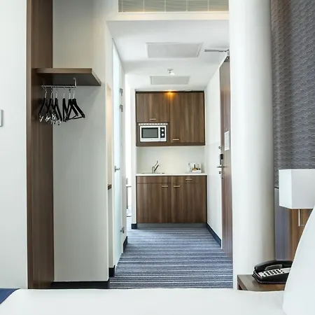 Express - Station By Ihg Готель 3*