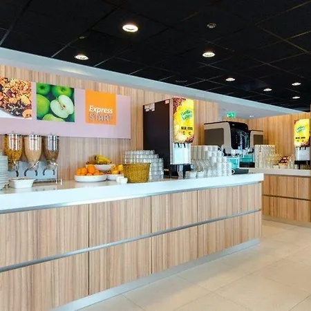 Готель Express - Station By Ihg 3*