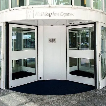 Готель Express - Station By Ihg